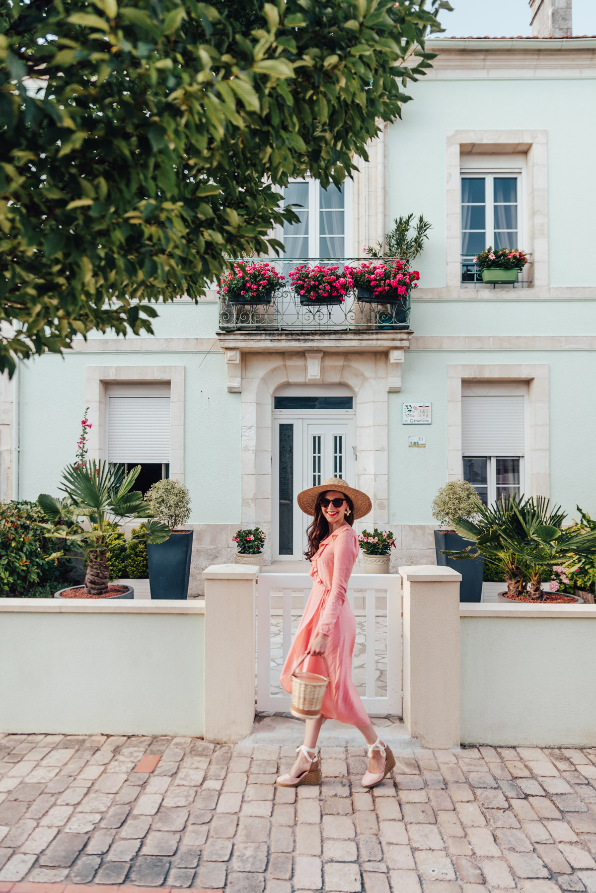 mode-and-the-city-la-rochelle-look-ete-robe-rose-castaner-9
